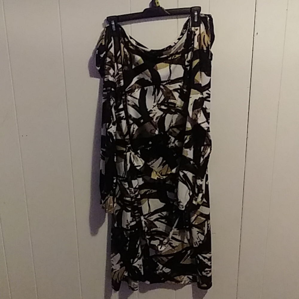 Off the shoulders 95% polyester 5 % spandex